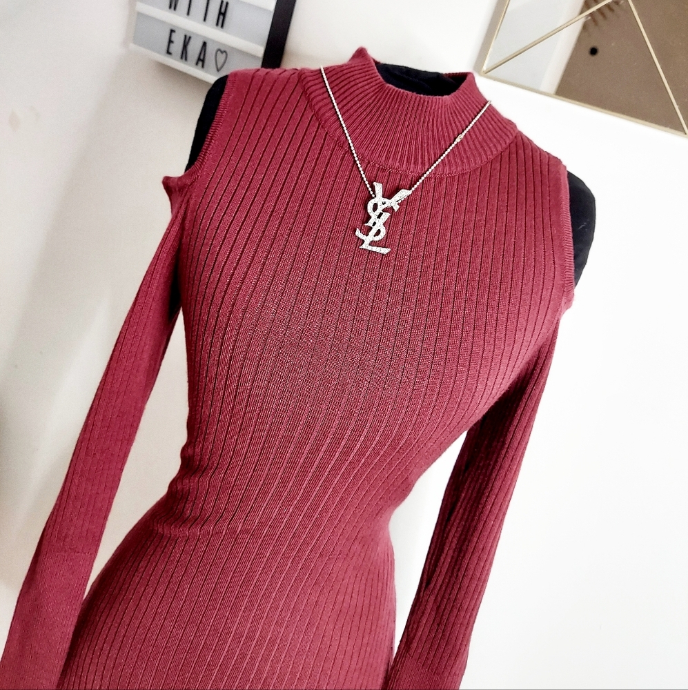 Burgundy sweater with cut out shoulder - Picture 2 of 10